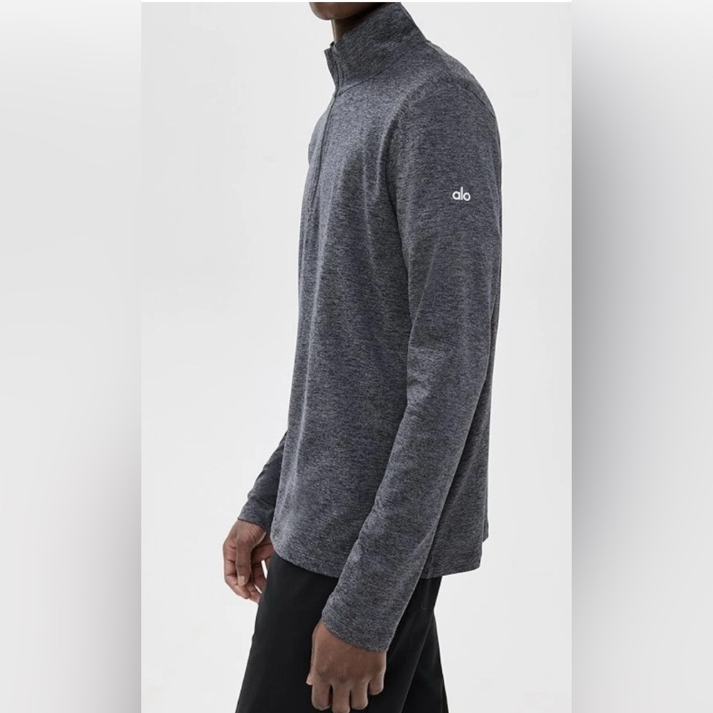 ALO Yoga Men's Gray Shirt